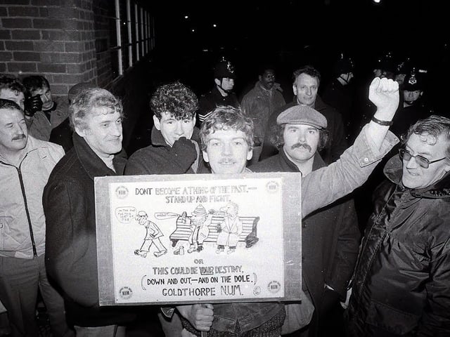 1984 Miners strike - Goldthorpe Colliery Pickets at Blidworth Colliery