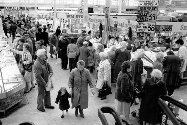 Christmas shoppers in the Castle Fish Market in 1986