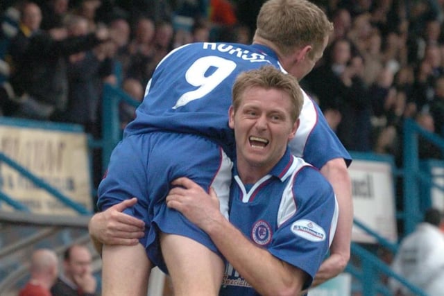 David Reeves picks up Glynn Hurst after the striker opened the scoring against Grimsby Town in 2004.