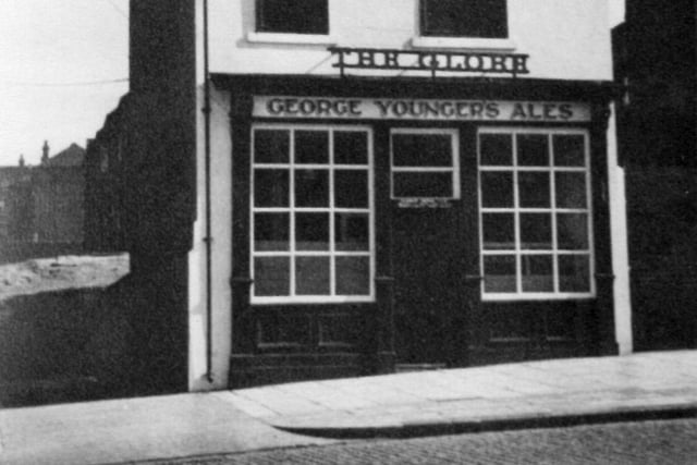 There were two pubs called The Globe in the East End and here is one of them. The Globe Hotel was in High Street East and it lasted from 1771 to 1966. Photo: Ron Lawson JP.