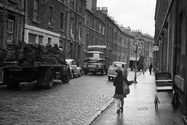 A lorry delivers bags of coal to India Place in January 1964, shortly before the houses were demolished.