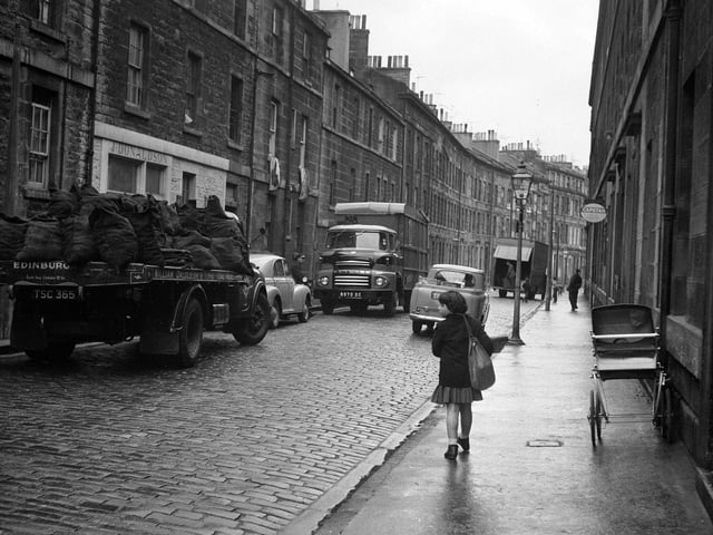 A lorry delivers bags of coal to India Place in January 1964, shortly before the houses were demolished.