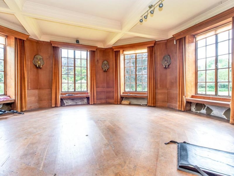 Dining room.