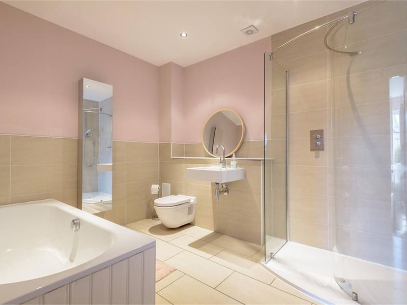 Bedroom 4 en-suite.