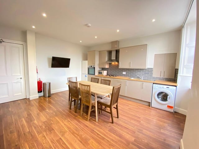 5 bed flat to rent - £2,900 pcm (£669 pw).