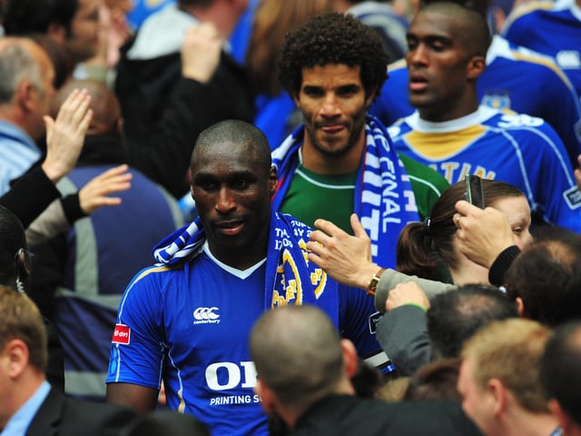 Sol Campbell and David James of Portsmouth makes their way along the Wembley steps. (Photo by Shaun Botterill/Getty Images)