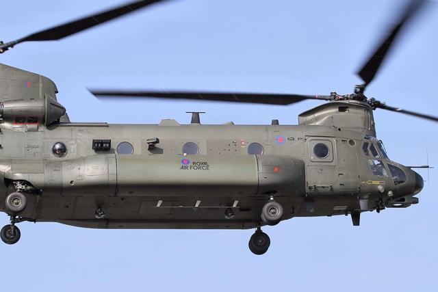 Boeing, Chinook HC3 ZH904 Coming into Daedalus (Lee-on-Solent Airfield) for handling tests taken with a  Canon 7D 100-400mm L Lens.
Picture: Richard Davies.