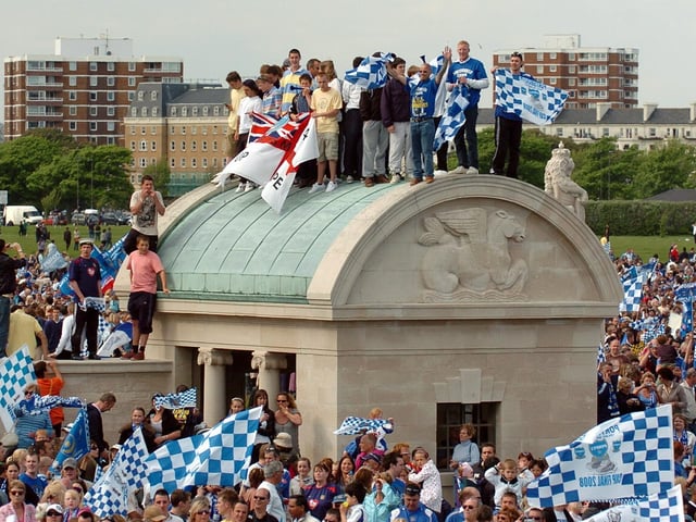 Amazing scenes. FA Cup parade at the seafront. Picture: Malcolm Wells 082235-267