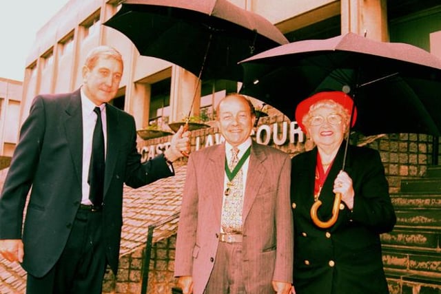 Court Superintent Roy Dawson with Mayor Dorothy Layton and Enoch Layton outside the Magistrates court on a rainy day in 1996.