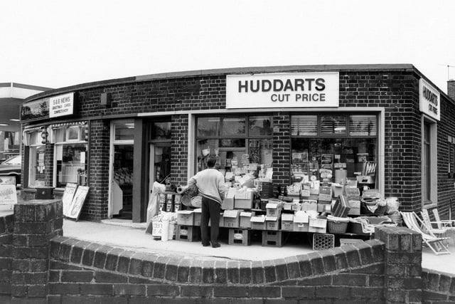 S & B News and Huddarts Cut Price shop at the corner of White Lane and Norton Avenue in 1986