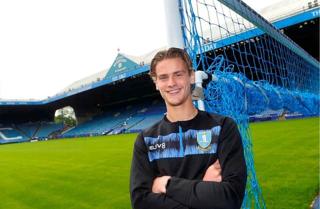 Josh Render has signed a new deal at Sheffield Wednesday. (via swfc.co.uk)