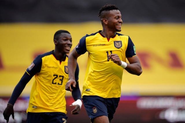 Brighton have launched an official bid to sign Ecuadorian midfielder Moises Caicedo. The teenager had been linked with a move to Manchester United this month, but the Reds appear to have cooled their interest, and Newcastle United are now the most likely side to challenge the Seagulls for his signature. (Fabrizio Romano via Sky Sports)  


(Photo by Rodrigo Buendia-Pool/Getty Images)