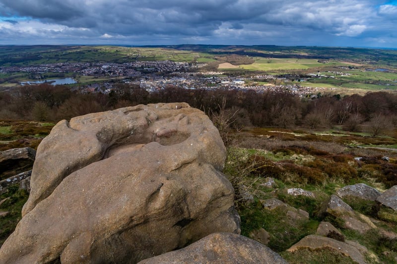 Among the most popular locations to watch a sunset in Leeds is Otley Chevin. High viewpoints offer clear views of the sky.