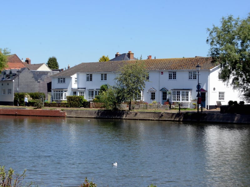 This small town is a beautiful places to visit and some lovely views out across towards the wider Chichester Harbour area. One of my favourite places to sit is next to the Slipper Mill Pond which is slightly away from the busiest areas and is often frequented by ducks and swans.