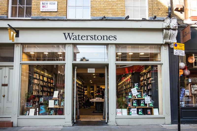 The official Waterstones Twitter account wrote: “Following the lift of restrictions on 19 July across England, we will observe new government guidance. Given our enclosed browsing environment, we encourage our customers to wear face masks and observe social distancing, respecting the safety of staff and fellow book lovers.”