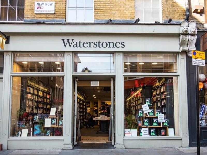 The official Waterstones Twitter account wrote: “Following the lift of restrictions on 19 July across England, we will observe new government guidance. Given our enclosed browsing environment, we encourage our customers to wear face masks and observe social distancing, respecting the safety of staff and fellow book lovers.”