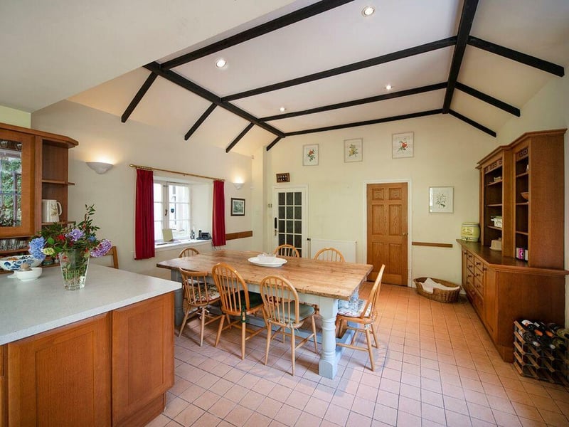 Kitchen / dining area.