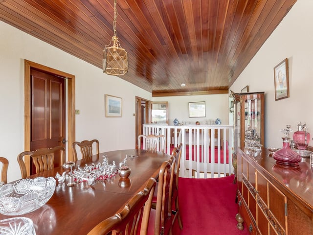 Dining room.