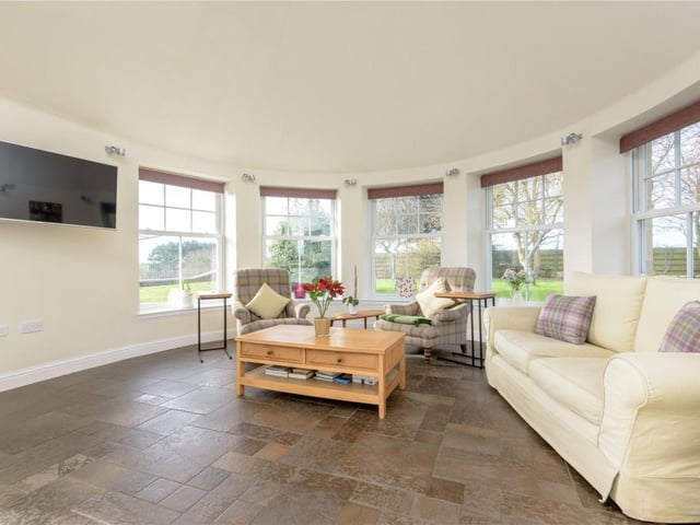 Kitchen sitting area.