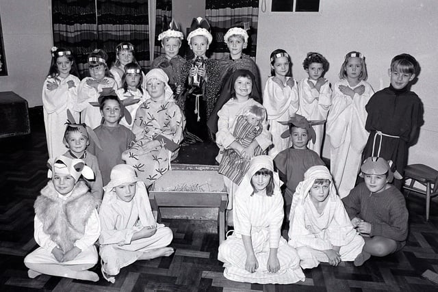 1992's nativity at Ollerton Junior School,
Can you see anyone you know?