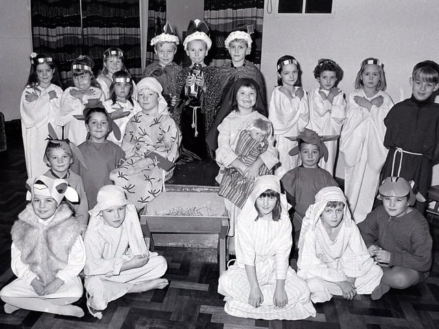 1992's nativity at Ollerton Junior School,
Can you see anyone you know?