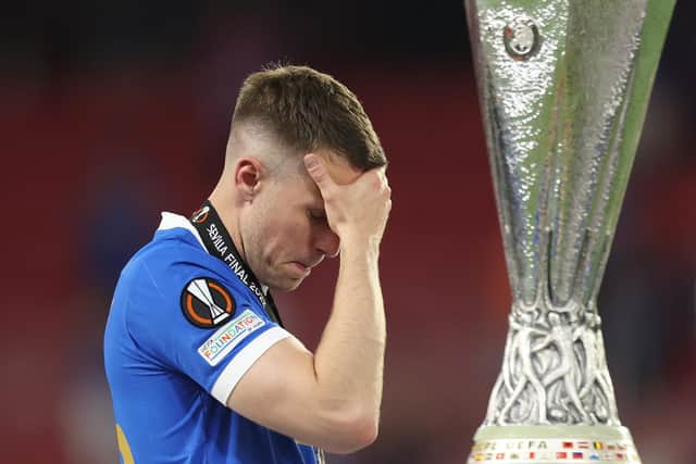 Aaron Ramsey of Rangers looks dejected as they walk past the UEFA Europa League trophy following their sides defeat in the UEFA Europa League final match between Eintracht Frankfurt and Rangers FC at Estadio Ramon Sanchez Pizjuan on May 18, 2022 in Seville, Spain. (Photo by Alex Pantling/Getty Images) *** BESTPIX ***