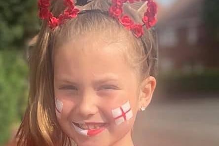 Quinn Lux Lownie shows off her England-themed makeup.