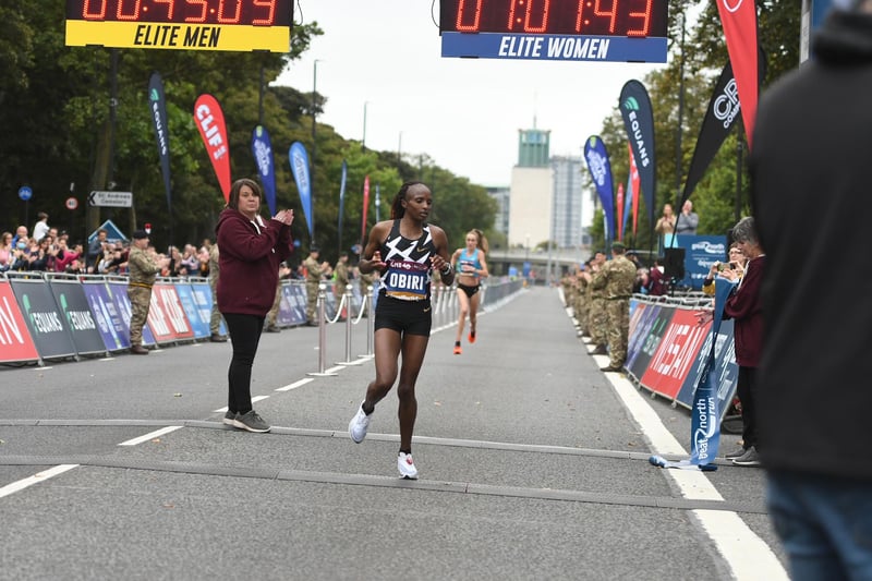 Elite Women's winner Hellen Obiri, who had a time of 01:07:42.