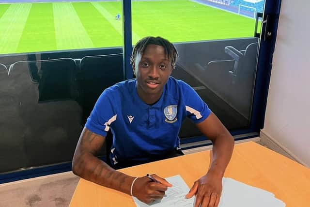 Fuad Sesay signing his first professional deal with Sheffield Wednesday. (via @sesayy3)