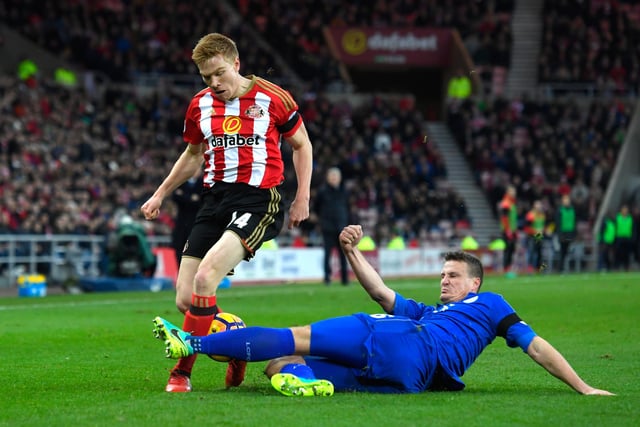 Neil Warnock has confirmed that he wants to sign former Sunderland forward Duncan Watmore. The 26-year-old has had interest from abroad, but has been training with Middlesbrough to build his fitness. (Sunderland Echo)