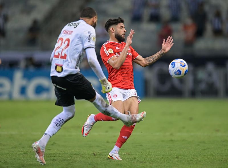 Internacional striker Yuri Alberto has admitted he “dreams of playing in Europe” amid interest from Premier League rivals Arsenal and Everton. (Globo Esporte)

(Photo by Pedro Vilela/Getty Images)