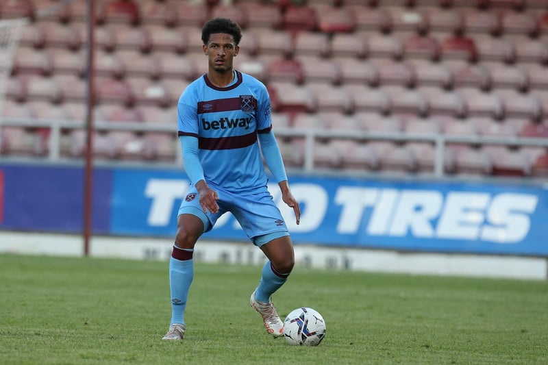 Frederik Alves signed for Sunderland on loan from West Ham United after the defender was linked with a move earlier in the window.