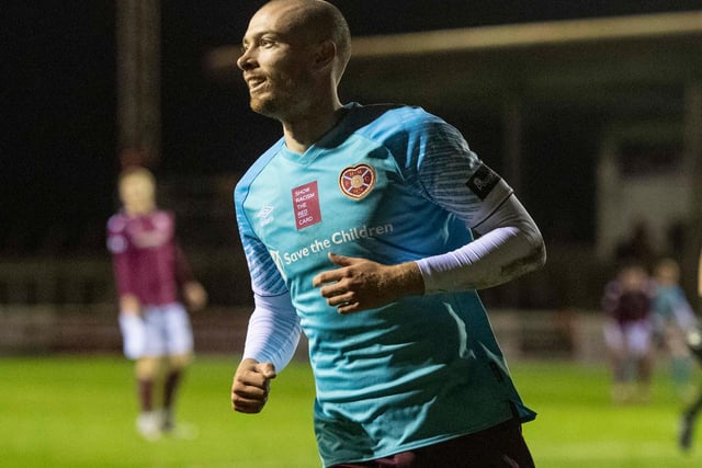 Hearts striker Craig Wighton believes the team can take advantage of Hibs weaknesses in the Scottish Cup semi final on Saturday. The forward is confident that Hearts have what it takes to stop their rivals from playing the way they want to. (Evening News)