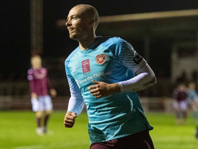 Hearts striker Craig Wighton believes the team can take advantage of Hibs weaknesses in the Scottish Cup semi final on Saturday. The forward is confident that Hearts have what it takes to stop their rivals from playing the way they want to. (Evening News)