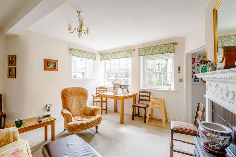 The property is close to pubs, restaurants, shops and tourist attractions in the heart of Bakewell and the Peak District.
