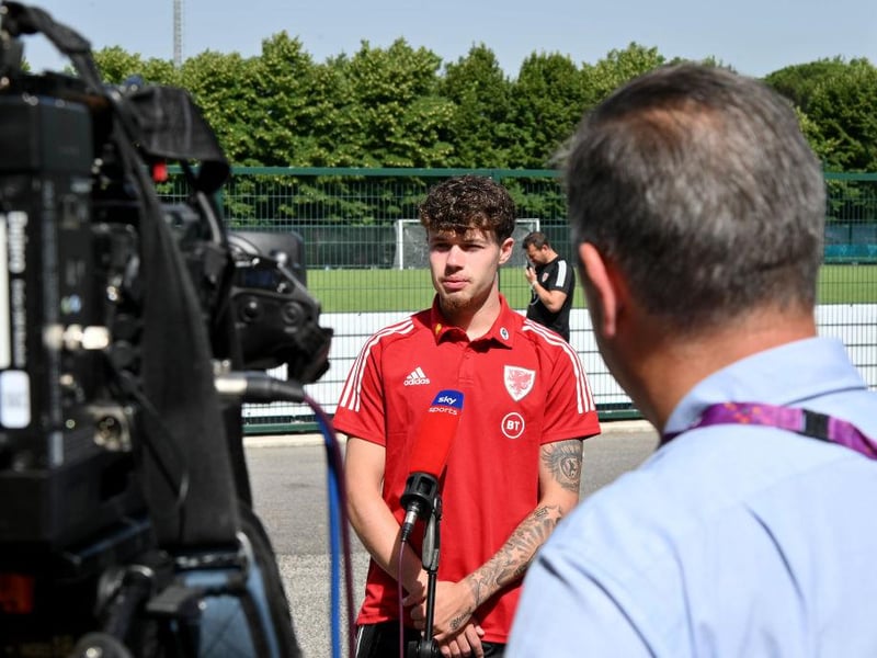 Liverpool defender Neco Williams is ready to hand a transfer request in to force his exit as Leeds United wait in the wings. (Daily Mail)
(Photo by Marco Rosi/Getty Images)