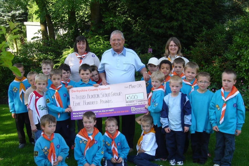 Cllr Robin Baldry presented a cheque for £500 to the 3rd Buxton (Harpur Hill) Scouts for their aim of building a new scouts headquarter in Harpur Hill in 2008.