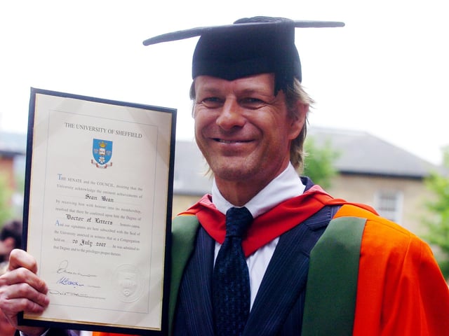 Sean Bean receives his honorary degree at Sheffield University, on July 20, 2007