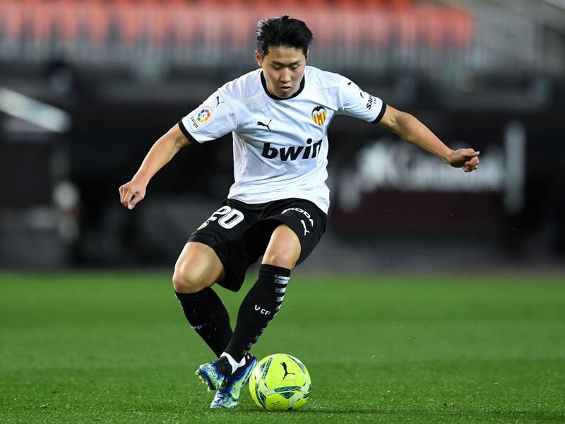 Newcastle United are preparing a £26million offer for Valencia forward Lee Kang-in. The South Korean, who is just 20-years-old, is also on the radar of Italian giants Juventus. (Fichajes via Calciomercato)