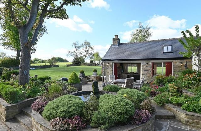 Summerley Farm in Apperknowle is on the market for £995,000. The gardens were designed by Phil Hirst - winner of Best Show Garden at the RHS Chatsworth Flower Show 2018. Marketed by Saxton Mee. (https://www.rightmove.co.uk/property-for-sale/property-79462102.html)