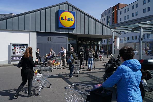 Lidl, Sheffield Road, Chesterfield. Lidl will also continue to work towards it's normal times on Saturday, Sunday and Monday. The store's opening times will be: Saturday 8am - 8pm, Sunday 10:00 am - 4:00pm and Monday 8am - 8pm. Make sure to check your local store's time as some may vary. You can use the store locator here: https://open4u.co.uk/32245-lidl-sheffield-road-chesterfield.html