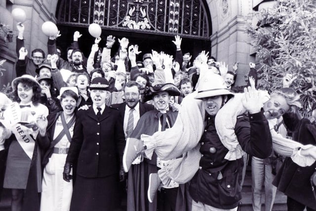 Fireman Mike Hurst gives a lift to Oxfam’s Coral Smith outside Sheffield Town Hall in 1988.