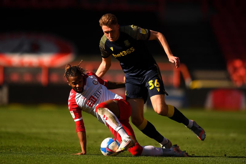 Pundit Kevin Phillips has urged West Ham to sign Stoke City's Harry Souttar. Phillips has previously coached the defender, and claimed he has the "right mentality" to make the step up to Premier League level football. (Football Insider)