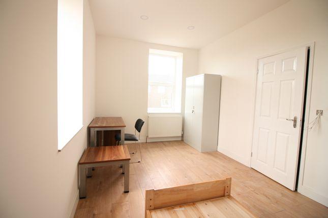This one-bedroom flat is available to rent for £460 pcm, with Empire Estates.