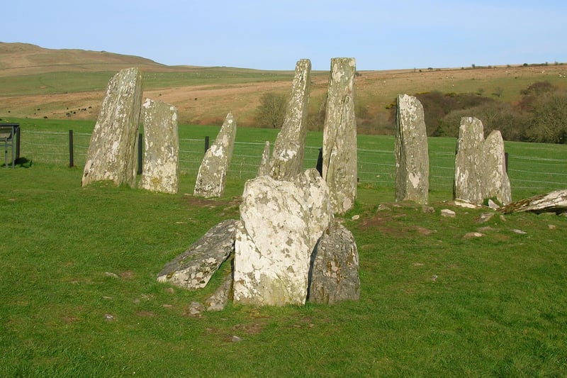 A mini-Callanish of standing stones around a burial cairn on very human scale and in a serene setting with another site (with chambered tomb) 150m up the farm track. Excellent view – sit and contemplate what went on 4,000–6,000 years ago. I have it on good authority that this is a great place to watch the sunrise over the Solway Firth.