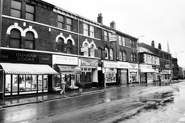 A view of the shops on London Road, Sheffield, in 1986