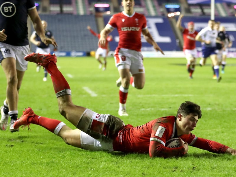 Wales' Louis Rees-Zammit dives in to score his sides fourth try during the Guinness Six Nations match at BT Murrayfield Stadium