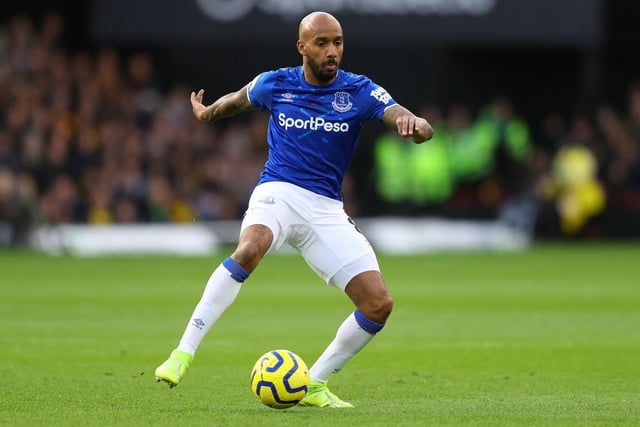 Burnley are taking a big interest in Everton’s Fabian Delph as he can play at left-back or in central midfield. (The Sun)
