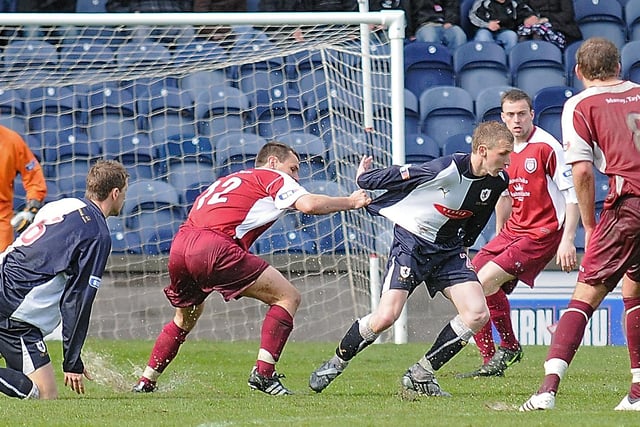 The sides drew 0-0 in May 2009 as Raith celebrated winning the League Two title.