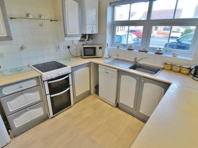 This three bedroom detached house in Central Road, Drayton, is on sale for £400,000. It is Jeffries & Dibbens Estate and Lettings Agents on Zoopla.
